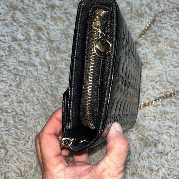 Awesome patent leather skull embossed clutch bag with gold chain shoulder strap. - Picture 11 of 16